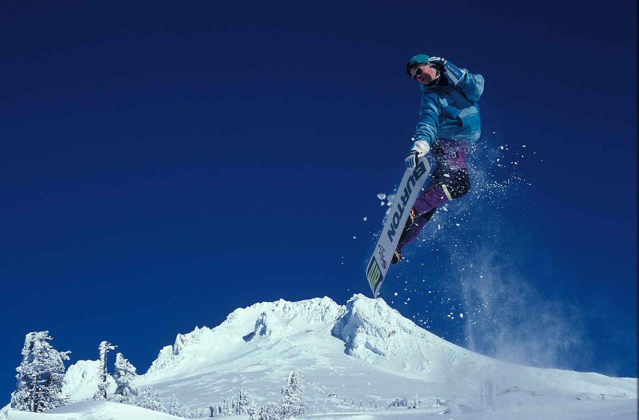 snowboarding-1734841_1280