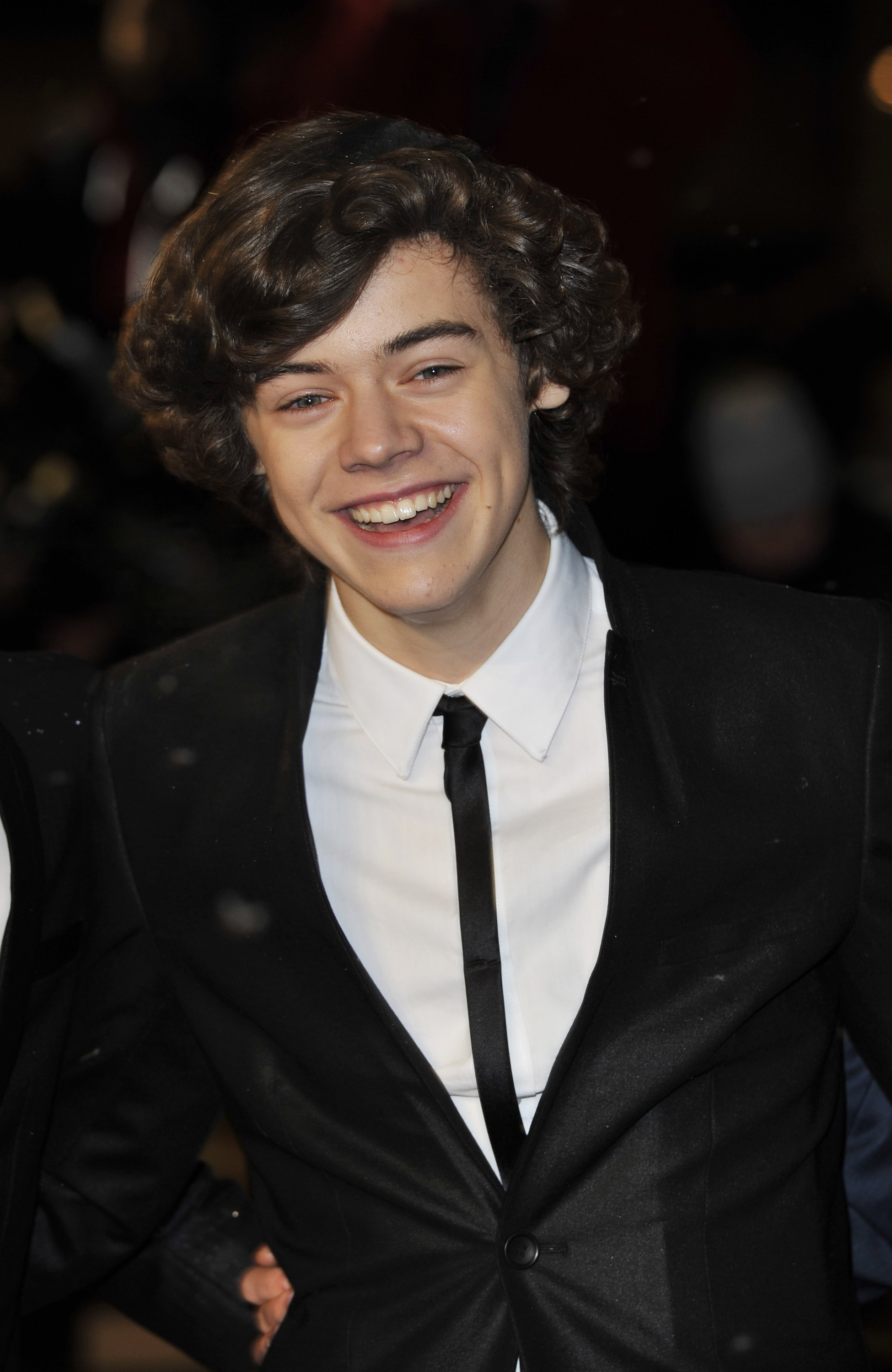 LONDON, ENGLAND - NOVEMBER 30:  Harry Styles attends the Royal Film Performance and World Premiere of