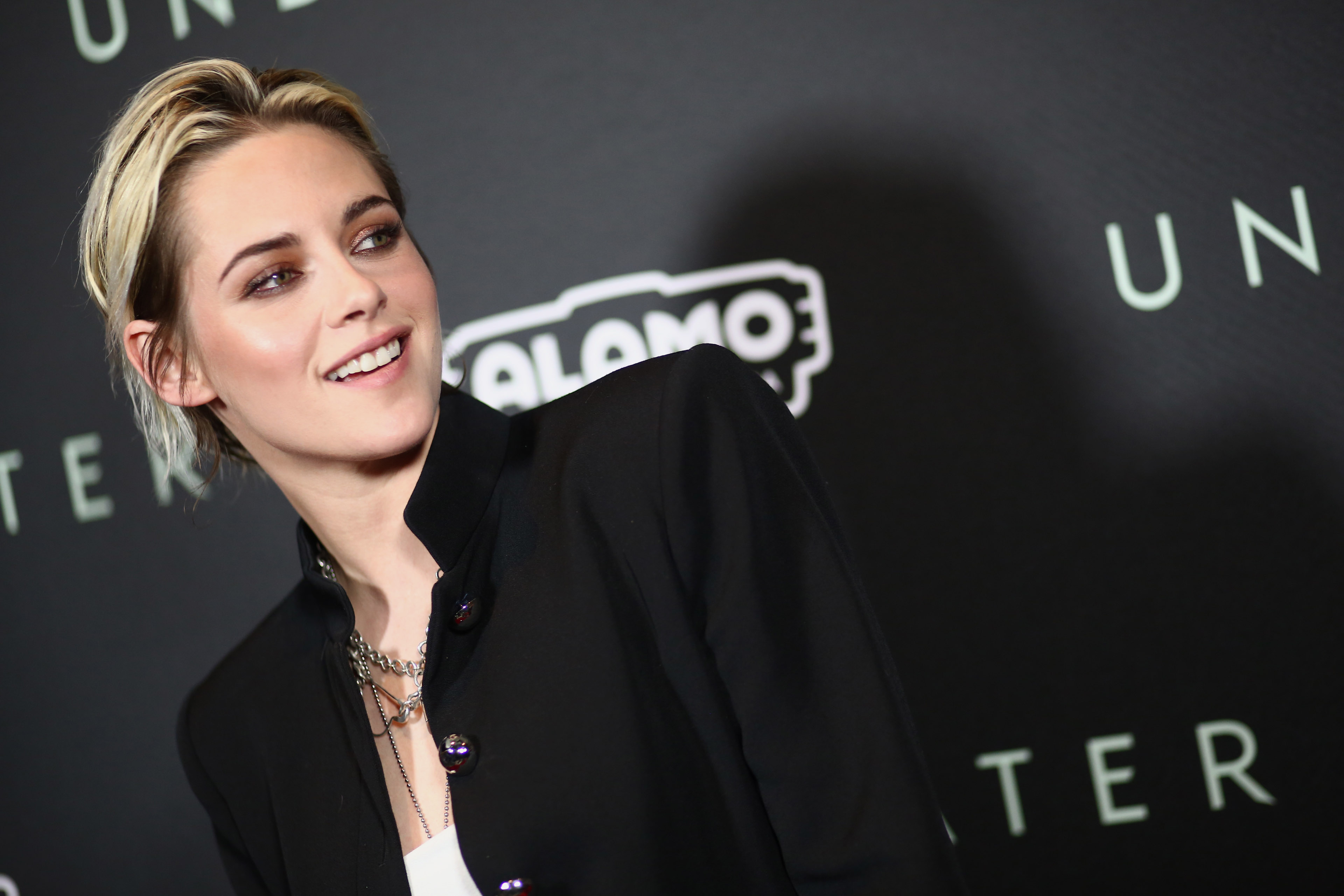 LOS ANGELES, CALIFORNIA - JANUARY 07: Kristen Stewart attends the Special Fan Screening Of 20th Century Fox