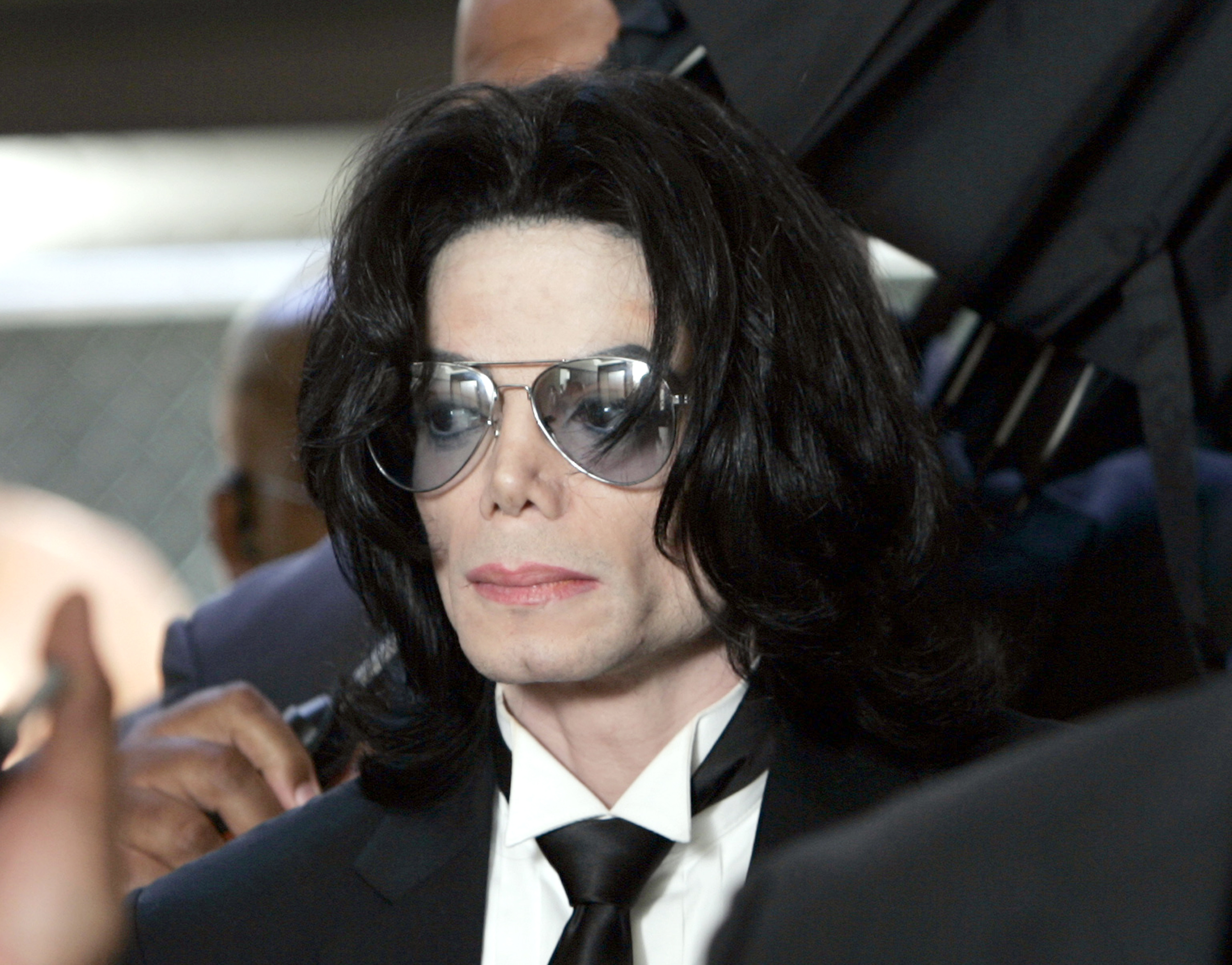 SANTA MARIA, CA - JUNE 13:  Michael Jackson prepares to enter the Santa Barbara County Superior Court to hear the verdict read in his child molestation case June 13, 2005 in Santa Maria, California. After seven days of deliberation the jury has reached a not guilty verdict on all 10 counts in the trial against Michael Jackson. Jackson was charged in a 10-count indictment with molesting a boy, plying him with liquor and conspiring to commit child abduction, false imprisonment and extortion. He pleaded innocent.  (Photo by Kevork Djansezian-Pool/Getty Images)
