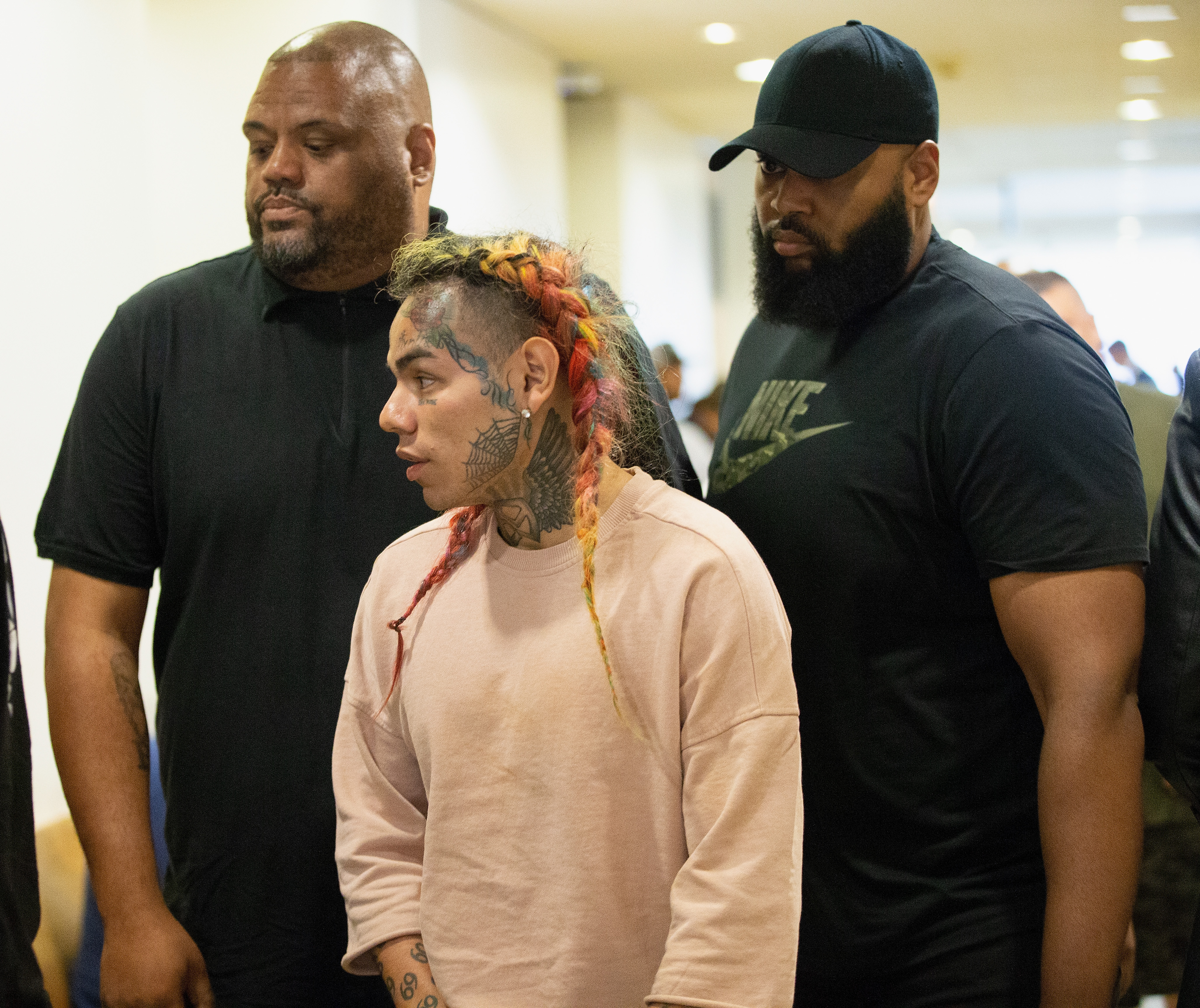 HOUSTON, TX - AUGUST 22:  Rapper Tekashi69, real name Daniel Hernandez and also known as 6ix9ine, Tekashi 6ix9ine, Tekashi 69,  arrives for his arraignment on assault charges in County Criminal Court #1 at the Harris County Courthouse on August 22, 2018 in Houston, Texas.  (Photo by Bob Levey/Getty Images)