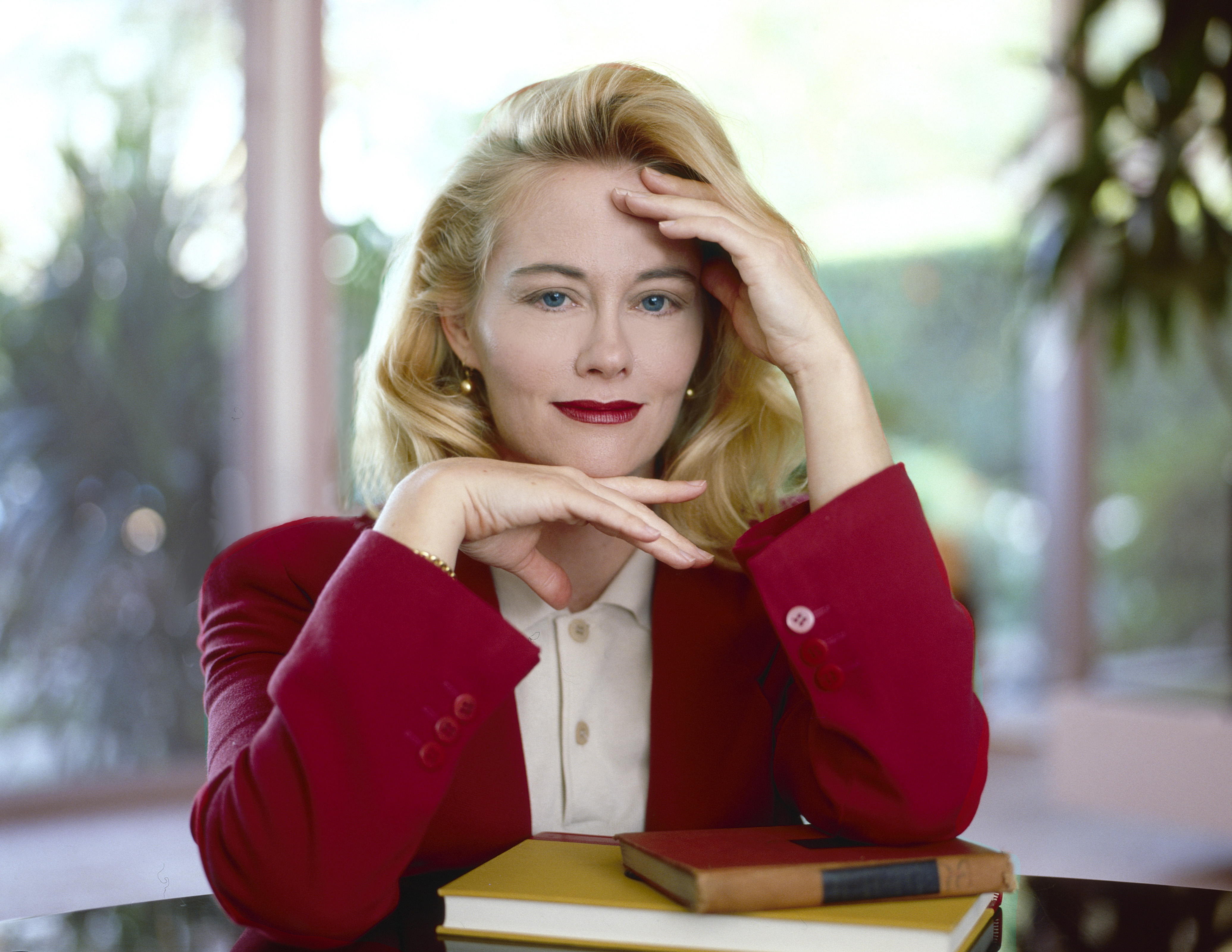 LOS ANGELES - DECEMBER 1987:  Actress Cybill Shepherd poses for a portrait in December 1987 in Los Angeles, California. (Photo by Aaron Rapoport/Corbis/Getty Images)