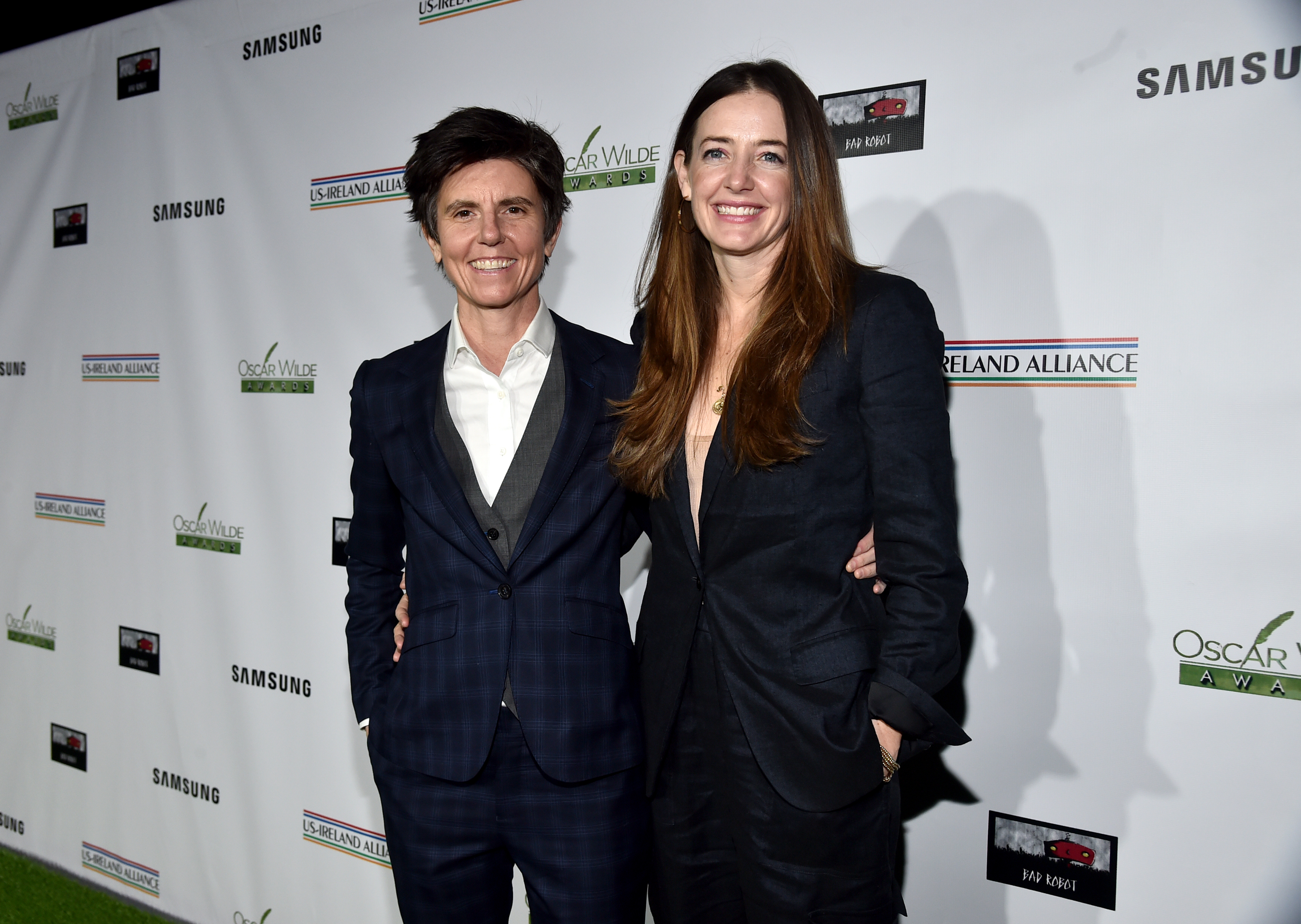 SANTA MONICA, CALIFORNIA - FEBRUARY 06: (L-R) Tig Notaro and Stephanie Allynne attend the Oscar Wilde Awards 2020 at Bad Robot on February 06, 2020 in Santa Monica, California. (Photo by Alberto E. Rodriguez/Getty Images for US-Ireland Alliance)