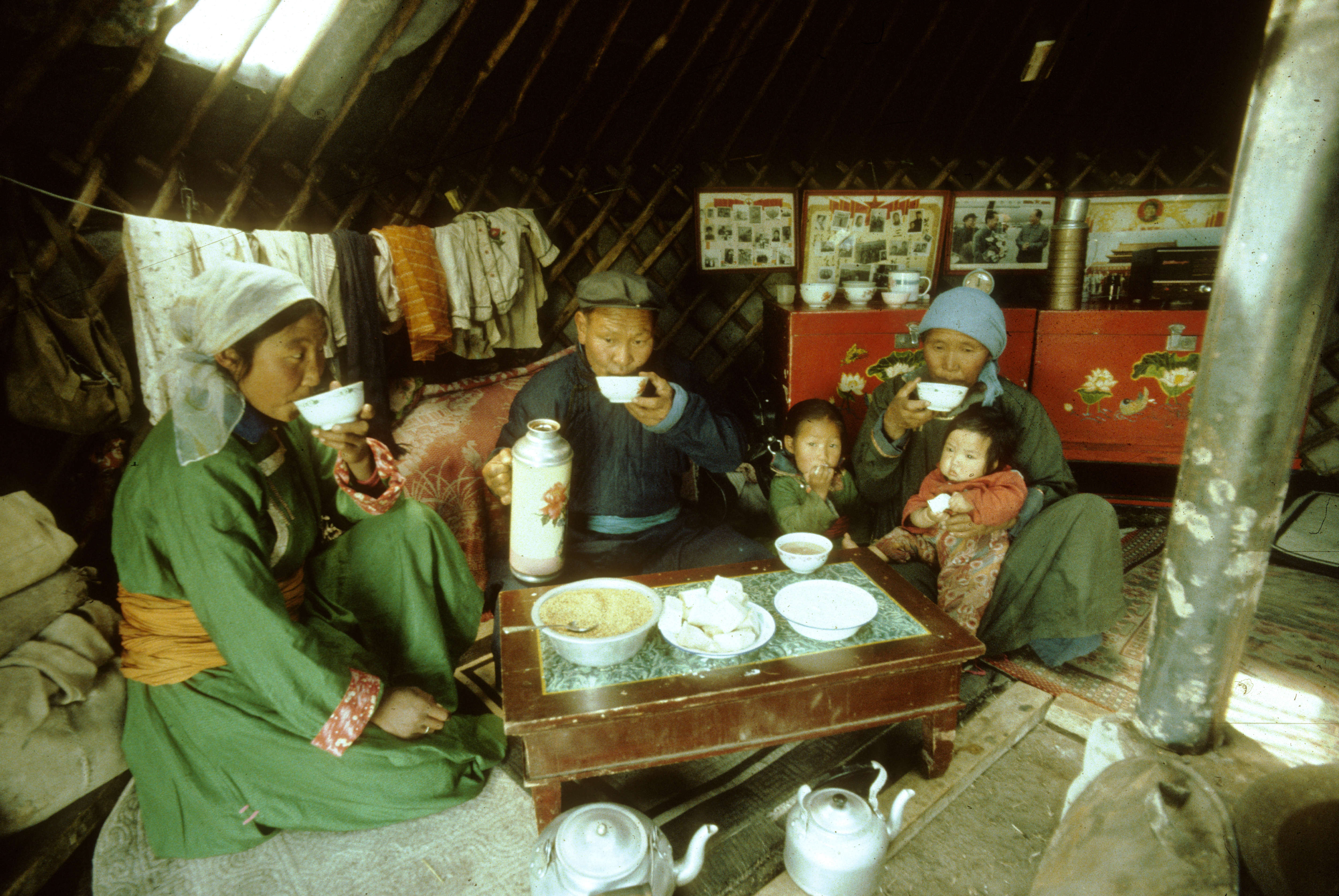 GRASSLAND, STEPPE, SAVANNA, INNER MONGOLIA, CHINA - 1981/06/01: Mongolian nomad family drinking tea in their ger, yurt. (Photo by Fred Ihrt/LightRocket via Getty Images)
