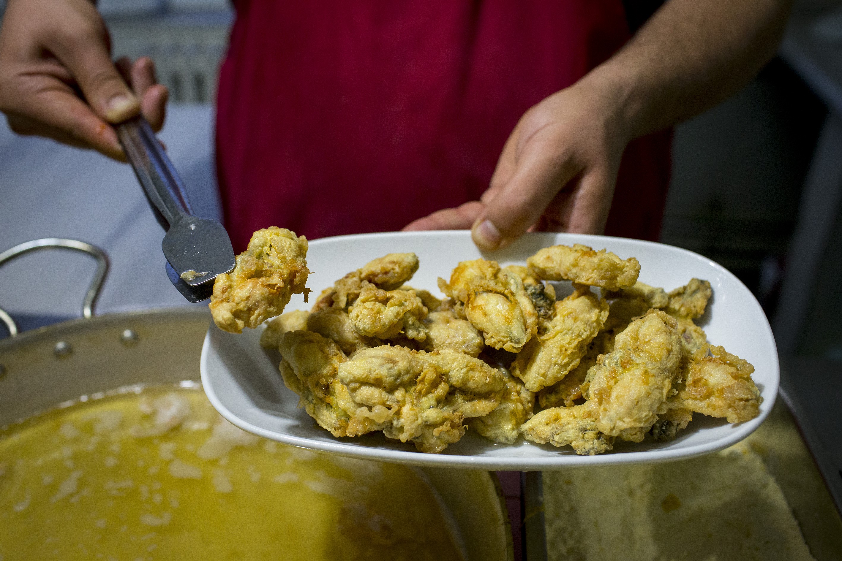 EDIRNE, TURKEY - SEPTEMBER 12: Frog legs, which are sold at restaurants for 20-30 Turkish Lira in Ipsala, Meric and Uzunkopru, are seen in Edirne, Turkey on September 12, 2017. Nihat Savas leaves his house towards evening to hunt frogs to provide for his family and cover the medical costs of his ill wife. (Photo by Gokhan Balci/Anadolu Agency/Getty Images)