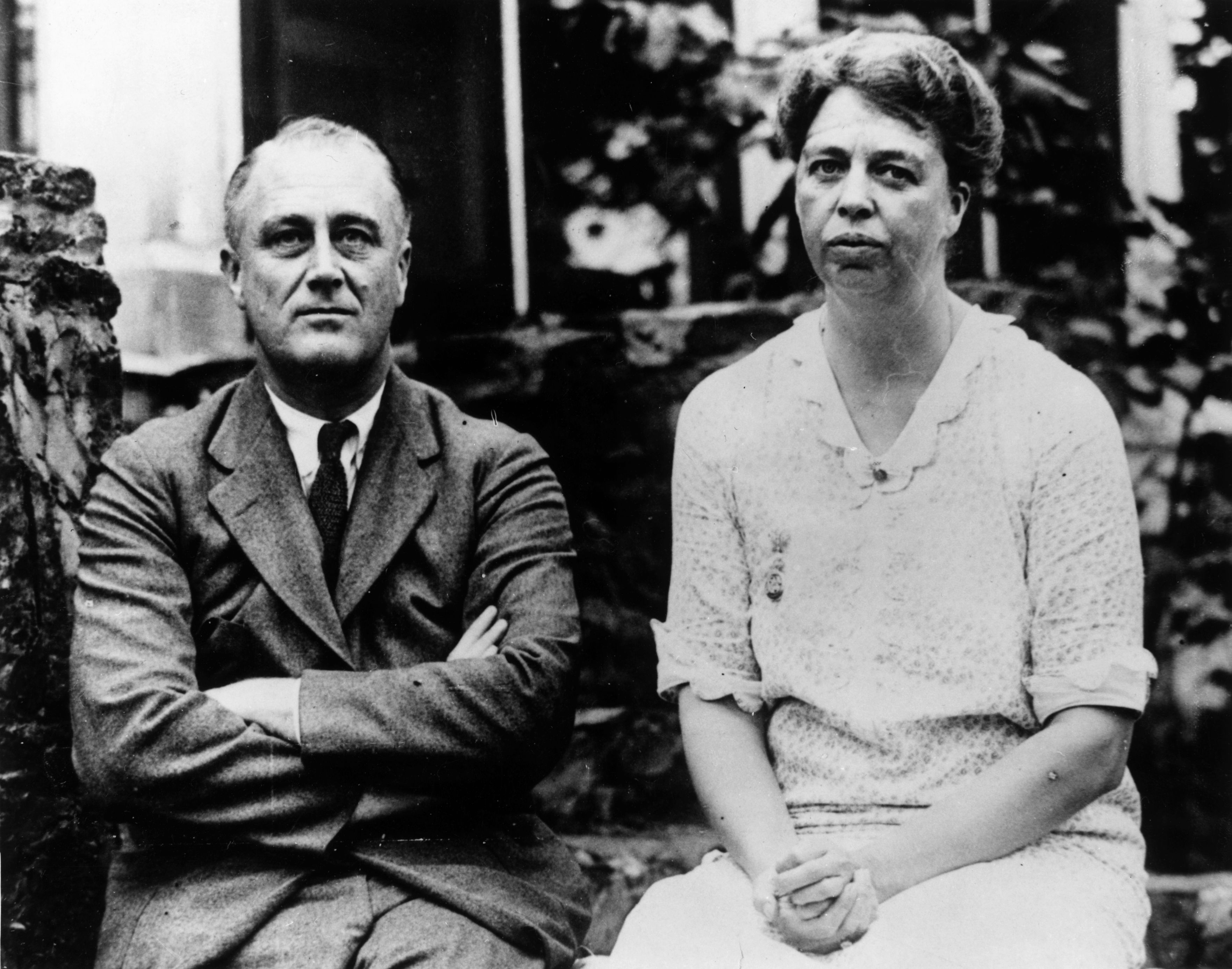 circa 1935:  Democratic politician and the 32nd President of the United States Franklin Delano Roosevelt (1882 - 1945) with his wife, the noted humanitarian activist, Eleanor Roosevelt (1884 - 1962).  (Photo by Keystone/Getty Images)