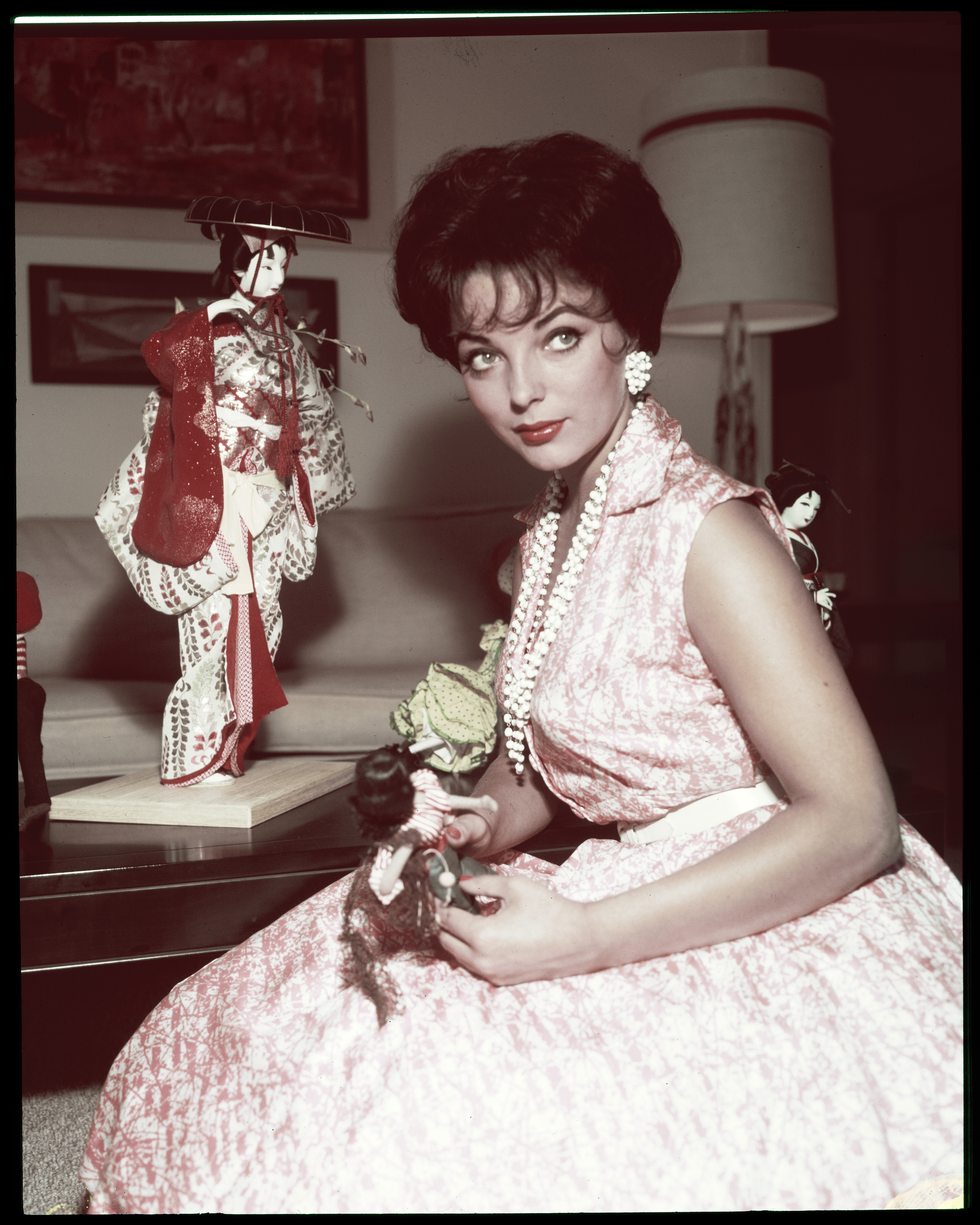 Joan Collins, 28 May 1958. Pictorial living -- colored negatives and black and white.. (Photo by Los Angeles Examiner/USC Libraries/Corbis via Getty Images)