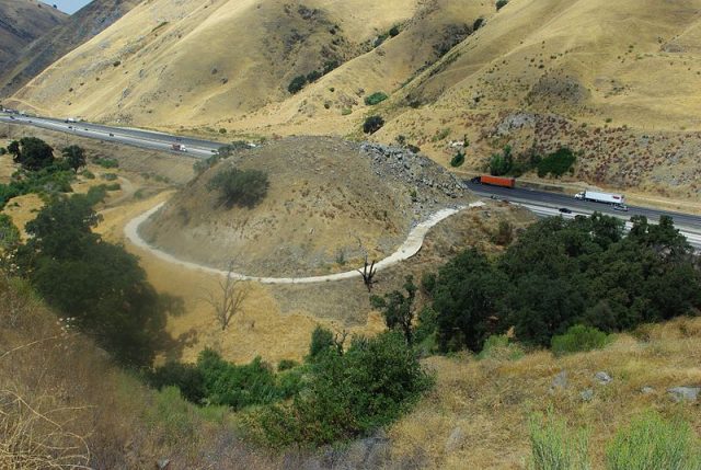 A portion of the Old Ridge Route in Lebec, that was bypassed when U.S. Highway 99 was made. It is known locally as "Dead Man's Curve." Creative Commons Attribution-Share Alike 3.0 