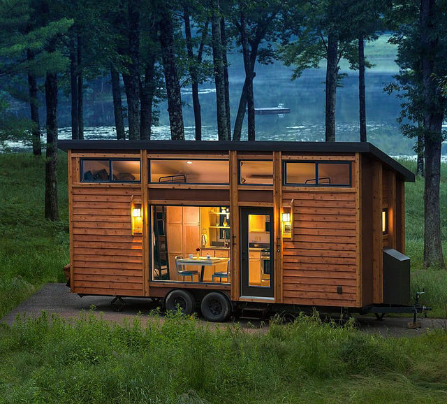 The best #architecture posts of 2015 include this 269-square-foot “prairie style” #cottage on wheels by #escapehomes that you can pack up and go vacation in or move into permanently anytime you want. – Author: Design Milk – CC BY-SA 2.0