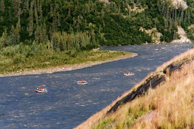 Nenana river rafters – Author: Stan Shebs – CC BY-SA 3.0