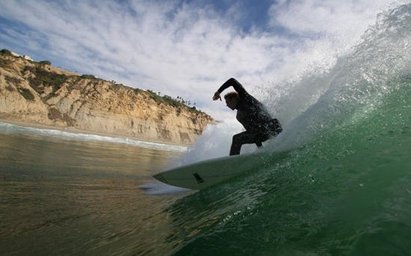 Black’s Beach is known for its fast breaking waves, making it a great spot for advanced short-boarders