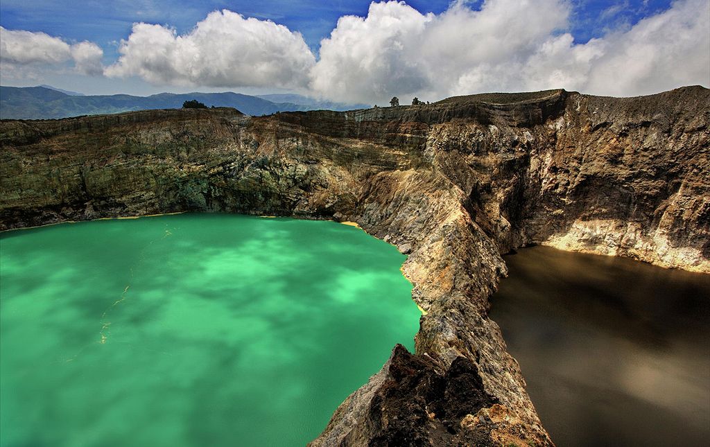 Kelimutu crater lakes, Flores Island, Indonesia - Author: Neil, WWW.NEILSRTW.BLOGSPOT.COM Malaysia - CC BY 2.0