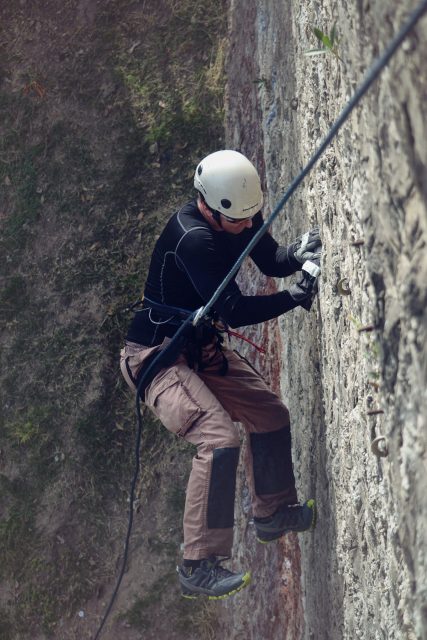 A clove hitch is good for beginner rock climbers.