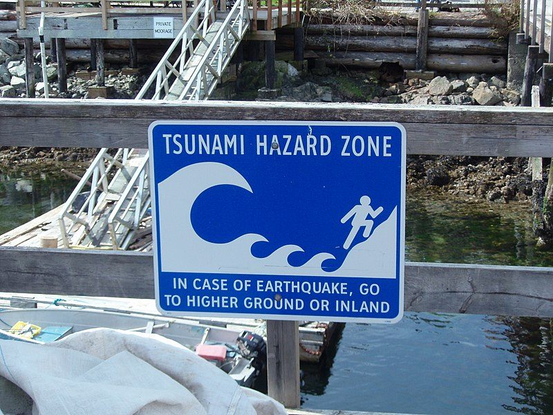 Tsunami hazard sign at Bamfield, British Columbia – Author: Mimigu – CC BY 3.0