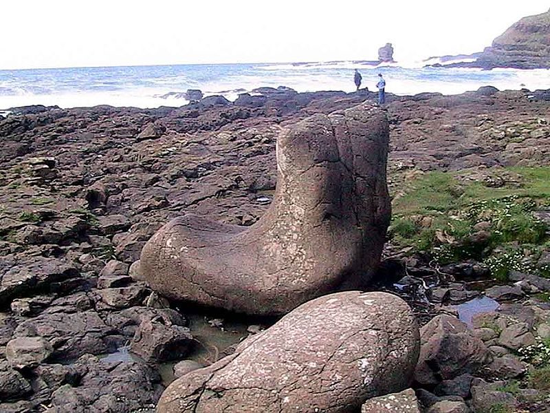 The Giant’s Boot. Author: Kdhenrik – CC BY-SA 3.0
