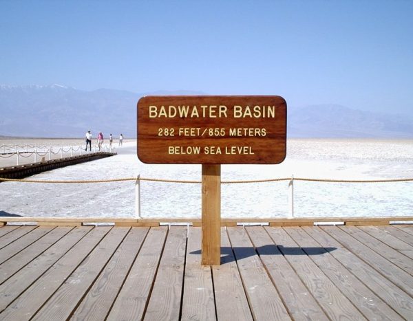 Badwater Basin elevation sign – Author: Complex01- CC BY-SA 3.0