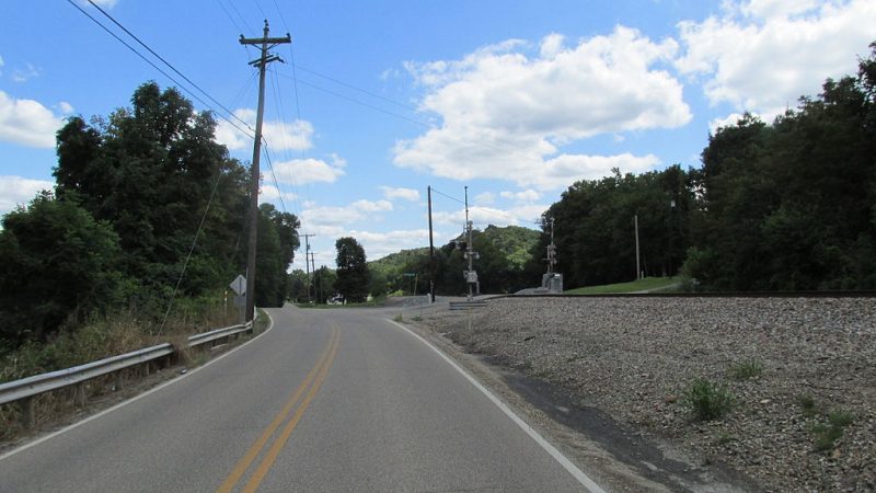 Junction of Three Locks Road and Toad Hollow Road in Deadman Crossing, Ohio – Author: Aesopposea – CC BY-SA 3.0