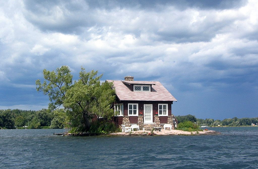 Thousand Islands single house - Author: Omegatron - CC BY-SA 3.0