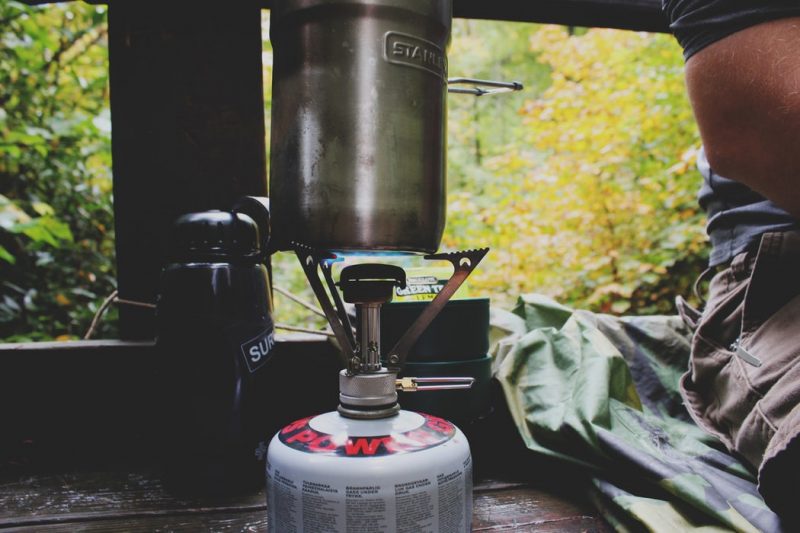 Canister camping stove