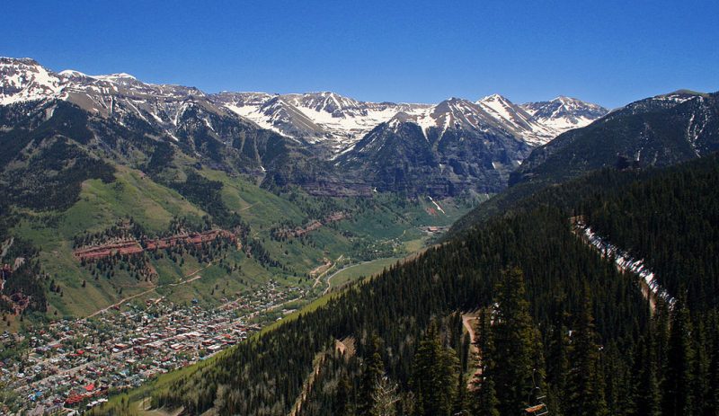 Telluride from a gondola ascending to Mountain Village – Author: Terry Foote – CC BY-SA 3.0