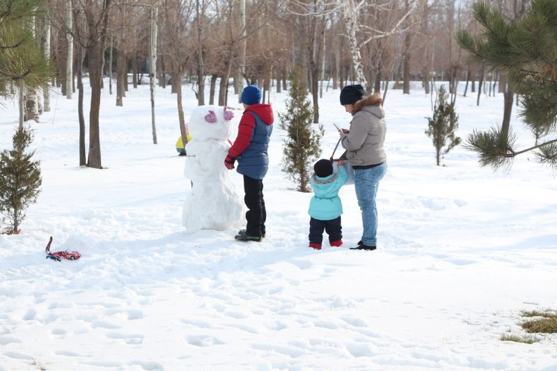 Making a snowman is the best winter activity you can do with your kids