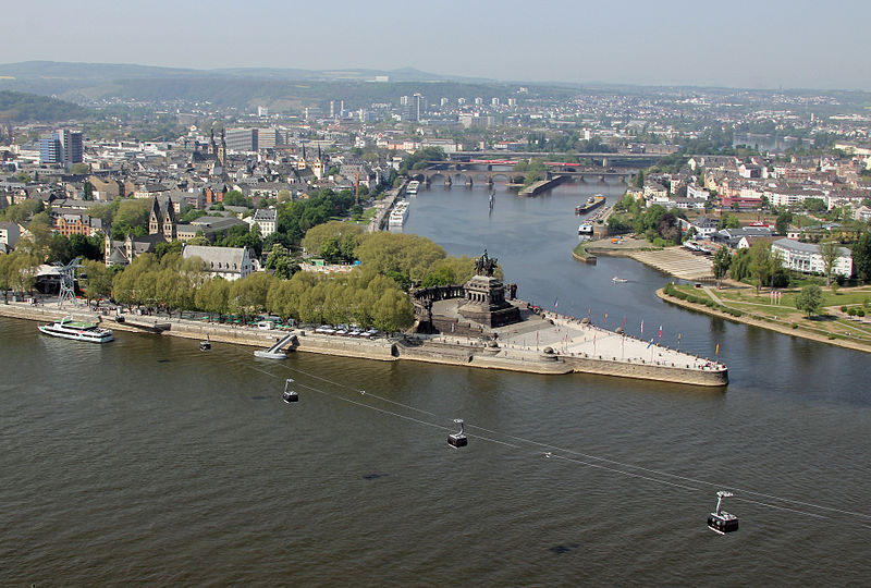 Deutsches Eck in Koblenz where the Moselle joins the Rhine – Author: Holger Weinandt – CC BY-SA 3.0 de
