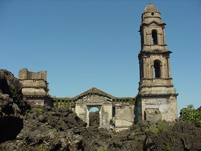 Remnants of the main church of San Juan Parangaricutiro, Mexico. The village was covered in lava and destroyed when the volcano Parícutin erupted in 1943–1952 – Author: ser:Sparksmex
