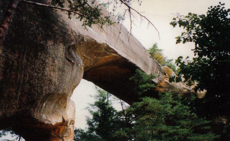 Skybridge arch – Red River Gorge, Kentucky – Author: Smokemob – CC-BY 3.0