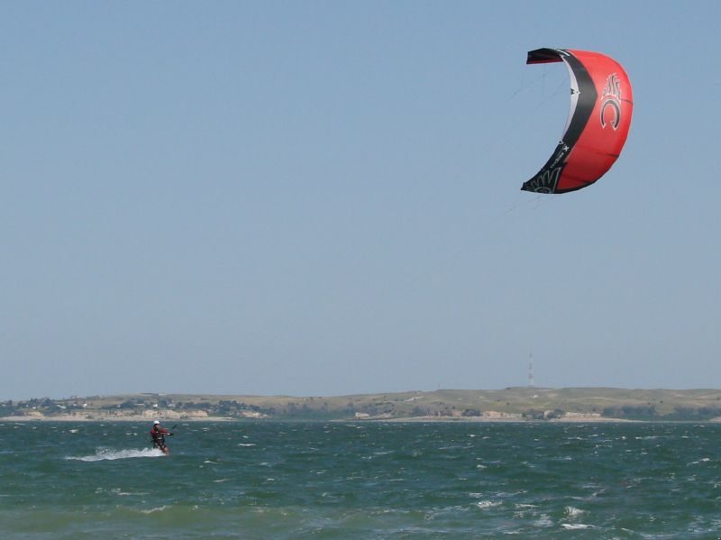 Lake McConaughy Kite Surfing – Author: Vicki Watkins – CC-BY 2.0