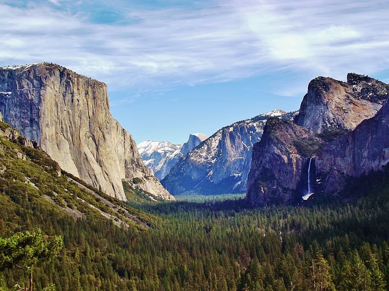 Yosemite Valley from Wawona Tunnel view – Author: Mark J. Miller – CC BY-SA 3.0