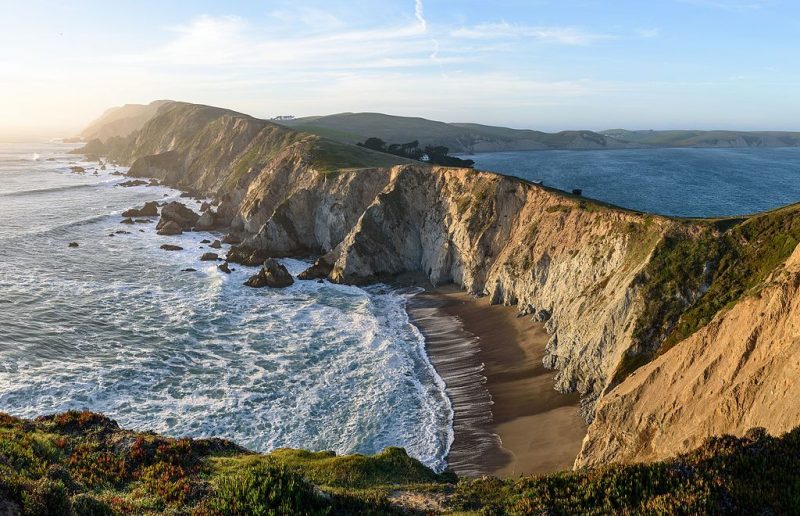 Three-segment panorama of Point Reyes headlands from Chimney Rock Trail, California – Author: King of Hearts – CC BY-SA 4.0