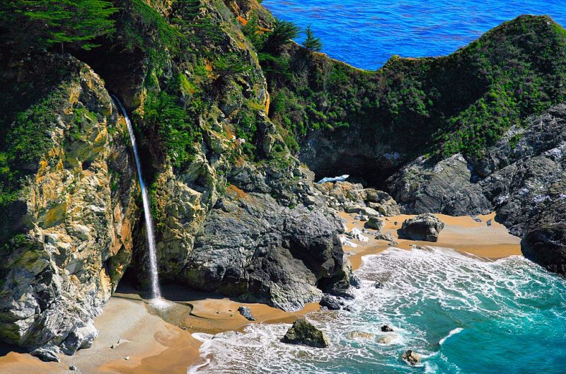 McWay Falls and Cove, Big Sur – Author: Brocken Inaglory – CC BY-SA 3.0