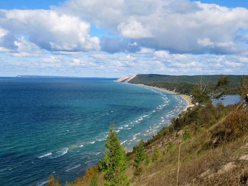 Empire Bluffs Trail view of Sleeping Bear Dunes National Lakeshore and Lake Michigan – Author: Rachel Kramer – CC BY 2.0