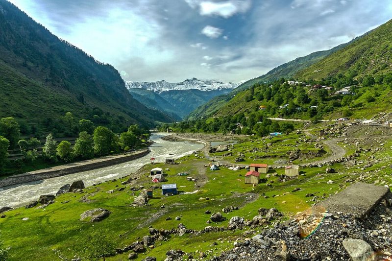 Kaghan is a popular tourist destination because of its dramatic mountain scenery – Author: Skazimr – CC BY-SA 3.0