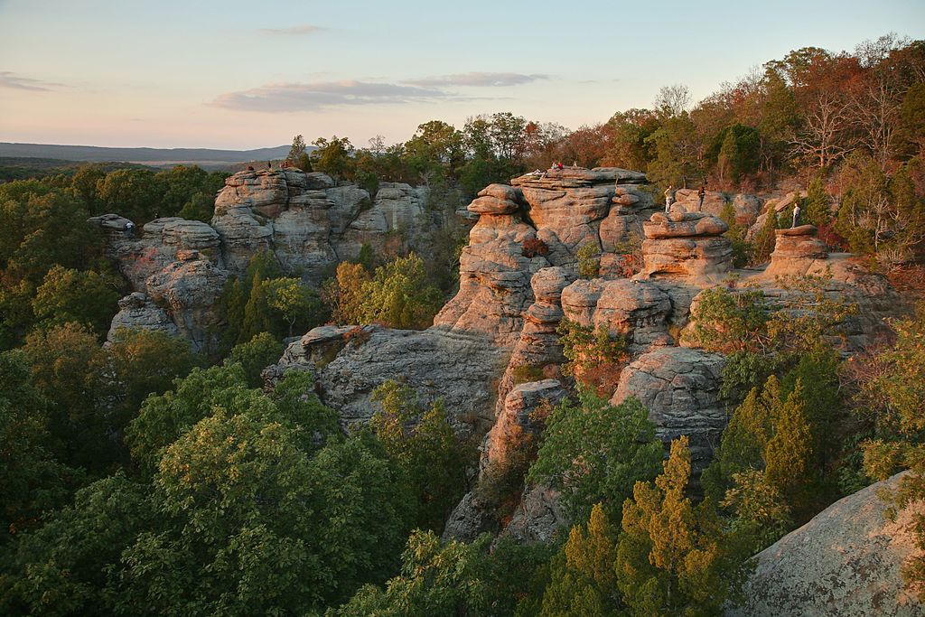 Sunset on the Garden of the Gods Wilderness, Shawnee National Forest, Illinois. Author: Daniel Schwen - CC BY-SA 4.0