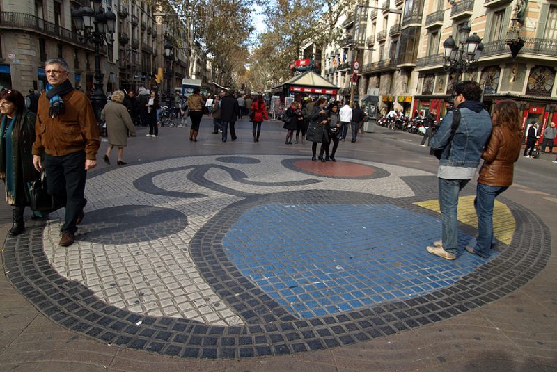 A mosaic by Joan Miró on the Ramblas of Barcelona can be viewed by anyone – Author: Edal Anton Lefterov – CC BY-SA 3.0