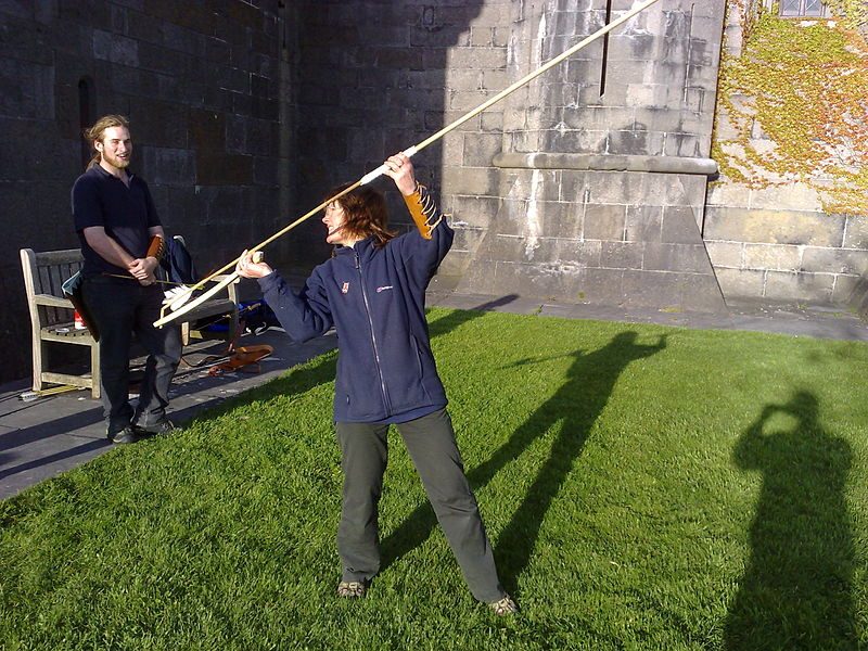 The thrower is checking to see that the dart has been correctly located on the spur of the spear-thrower – Author; Richard Keatinge – CC BY-SA 3.0