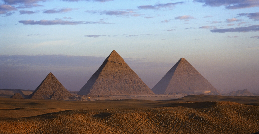 2-pyramids-33935-27570.jpeg