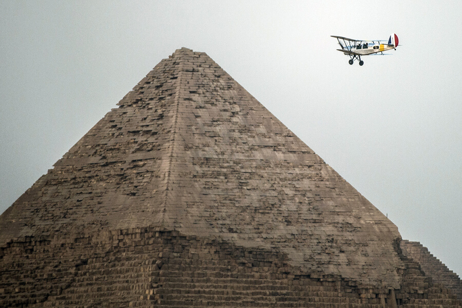 plane-flying-over-the-great-pyramid-42812-60699.jpg