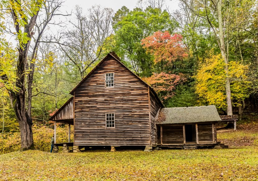 vintage log house along the Tennessee coves