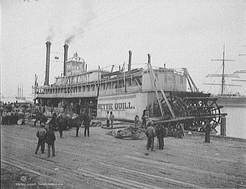 Nettie Quill, pictured in Alabama in 1906, shows a typical early sternwheeler design.