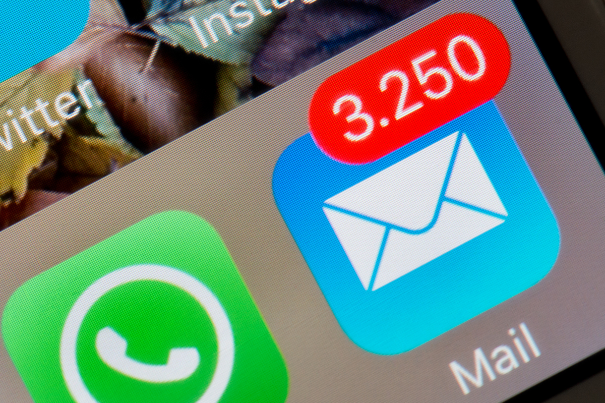 The display of an iPhone shows the mail app indicating 3,250 unread emails