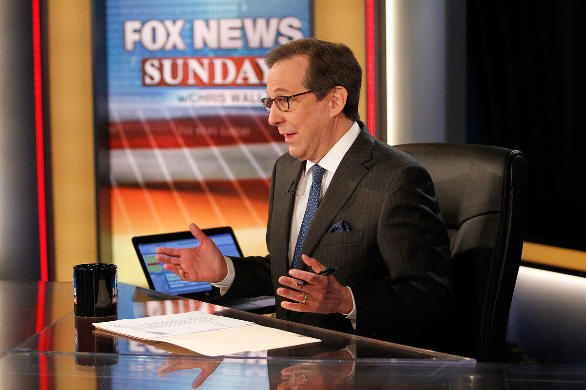 Chris Wallace awaiting the arrival of former Vice President Al Gore on the set of 