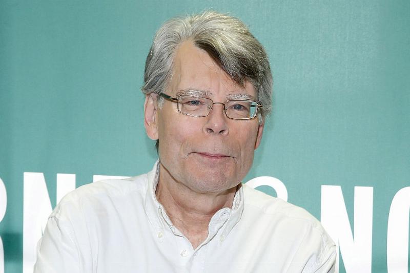 Stephen King at book signing 