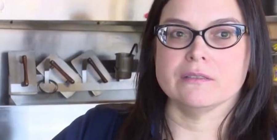 Laura Wolf filmed the interaction