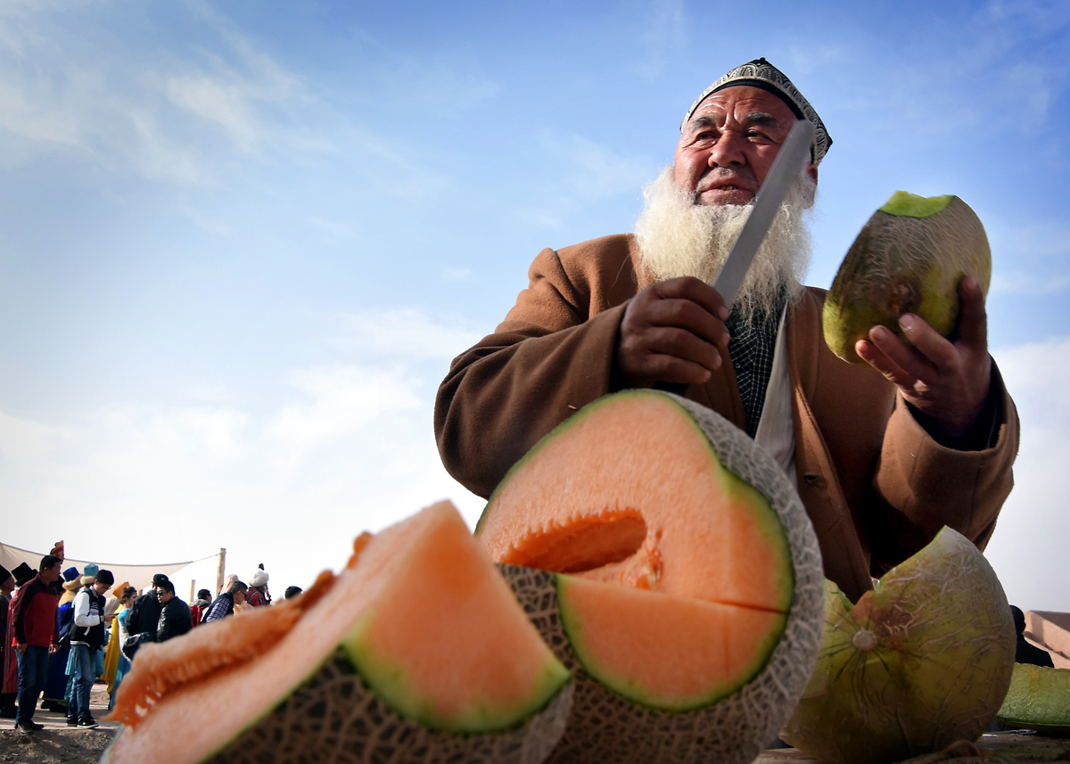  A vender sells Hami melons, a popular cantaloupe