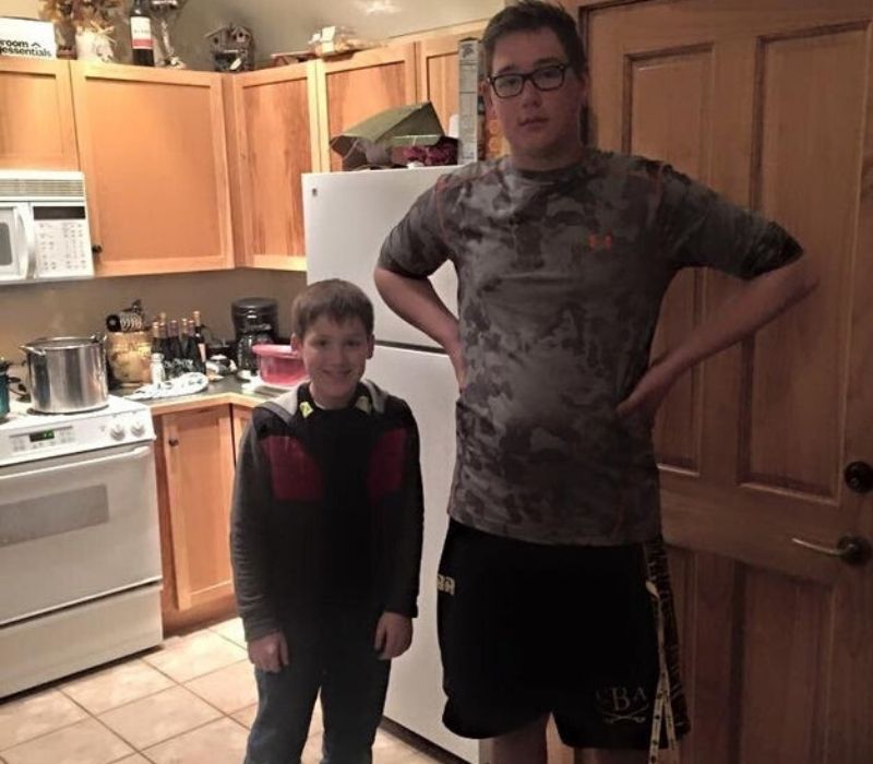 two kids different heights one tall one short