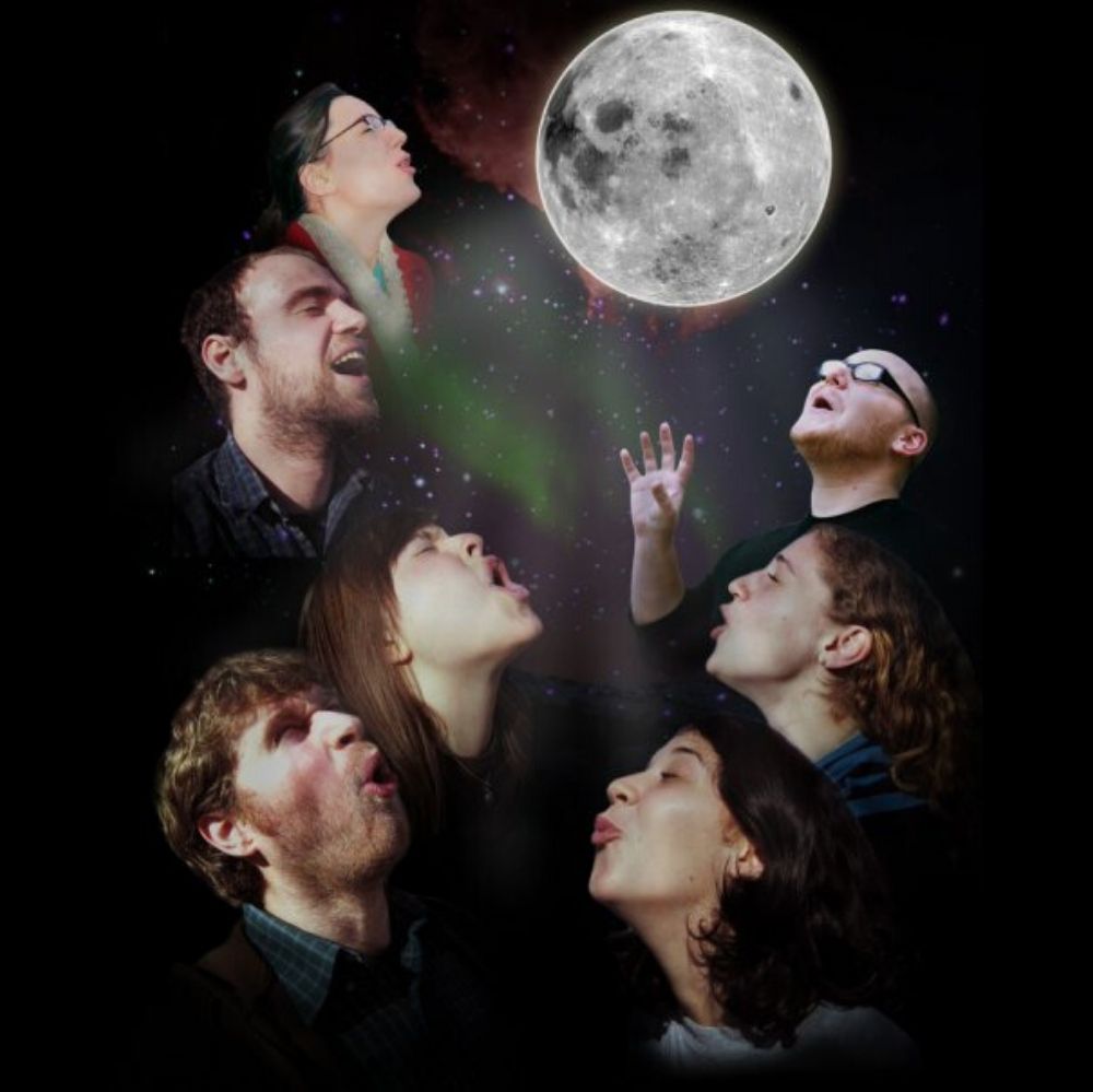 family howls at moon