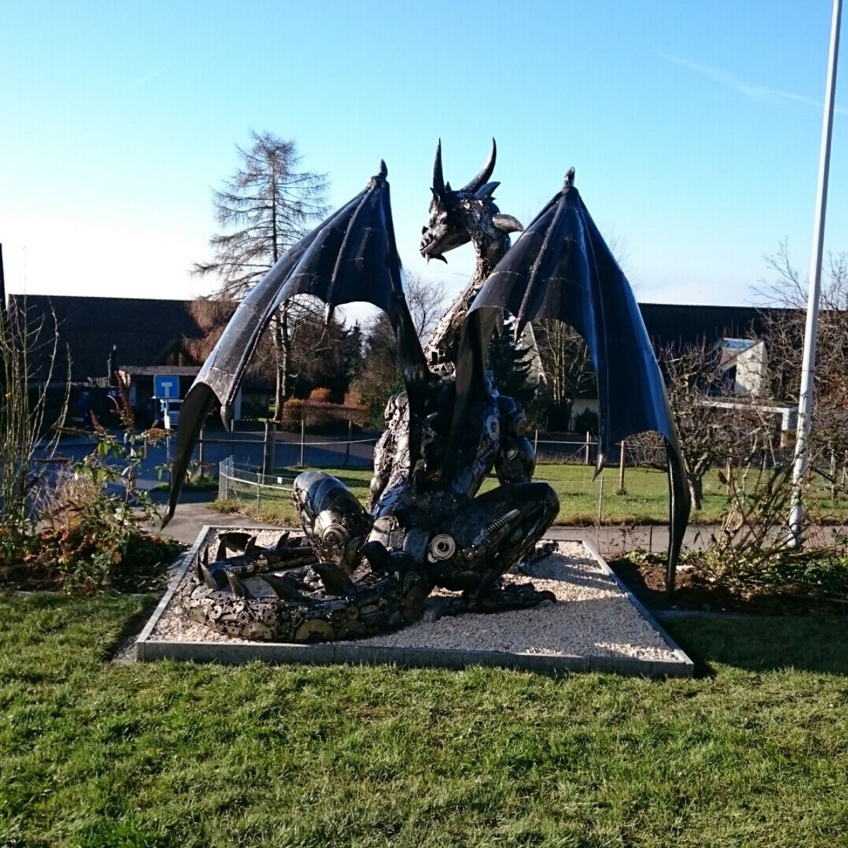 dragon sculpture for the front yard