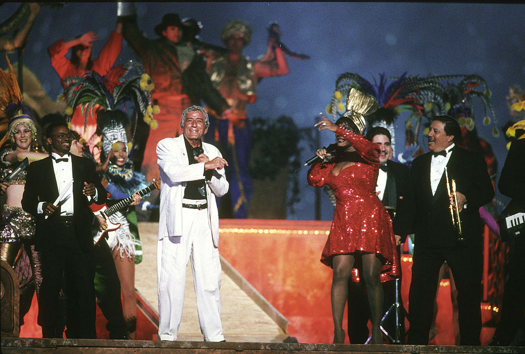 Tony Bennett performs during the 1995 Super Bowl halftime show.